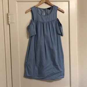 Casual off the shoulder denim dress with pockets